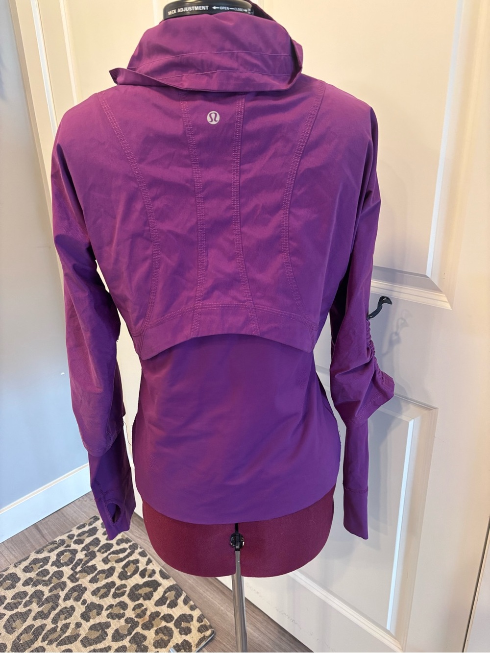 Lululemon jacket size 6 - Picture 5 of 7